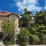 Maria 4*